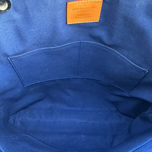 Louis Vuitton Monogram V Tote (Limited Edition) - Picture 5 of 5